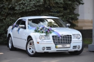 Легковое Авто Chrysler 300C на прокат в Киеве - фото 2 - прокат лимузинов Киев